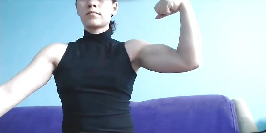 Senin için striptiz yaparken her inç flex'i izleyin...