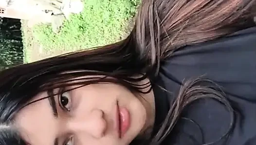 Porno aktrisi Yulieth Gomez mastürbasyon yapıyor