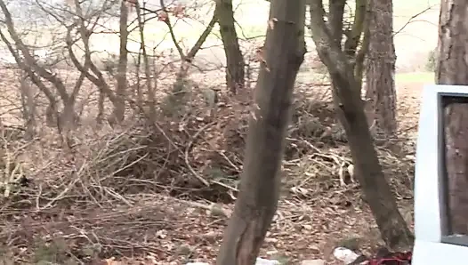 Sikişiyor arabada anal sikişiyor... Amına boşalma