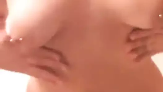 Şirin gf bana küçük bir gösteri yap!! göğüsler göğüsler