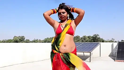 Büyük üvey kız kardeşim kızdı, tek kişilik yatağı paylaştık, tam Hintçe ses