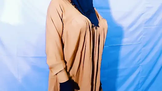 Hintli güzel tesettürlü Müslüman seksi yenge odanın içinde komşuyla seks yapıyor