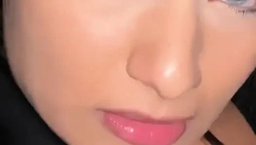 Kolombiyalı Sarışın Petite Bana Şehirde Gezdiriyor ve Arabada Halka Açık Seks Yapıyor - Brian Evansx