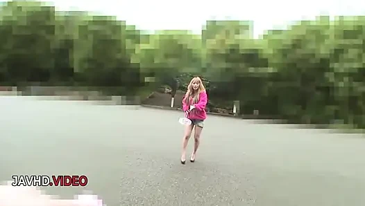 Seksi saki oshiro'nun banyoda sakso çekmesi sert yarakla yeteneklerini sergiliyor