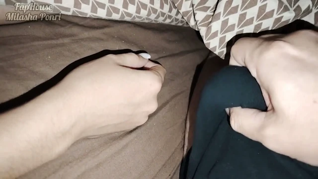 Üvey ablanın eline dokundu