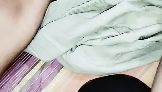 Suman Bhabhi ko nangi karke full body massage kiya.