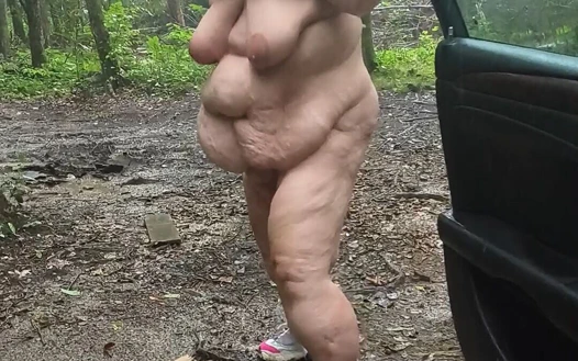 Çamur güreşi ve bir kişiyle fışkırtıyor