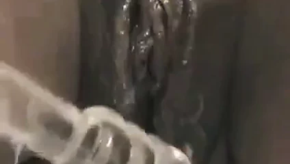 Zenci kendini sert boşaltıyor