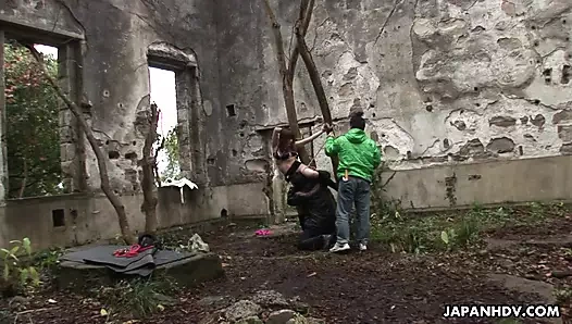 Japon sayo hayakawa bağlanır ve açık havada vibratörle becerdin - sansürsüz.