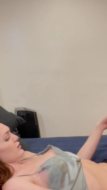 Anal prezervatifsiz seks üçlü boşalma büyük yaraklı baba kado sikişiyor seksi trans kız tori easton sert sikiş | Klip 1