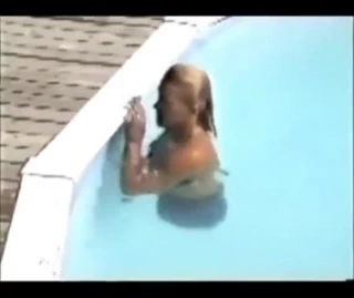 Üçlü ampute yüzme