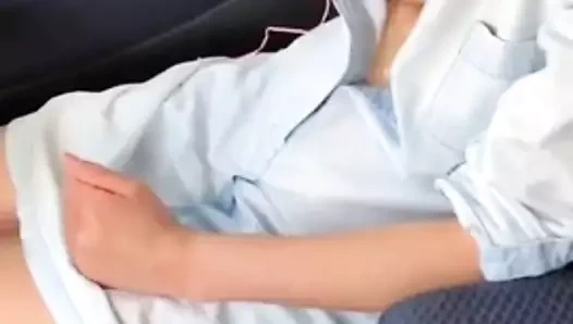 Çinli karısı bir oyuncakla oynuyor