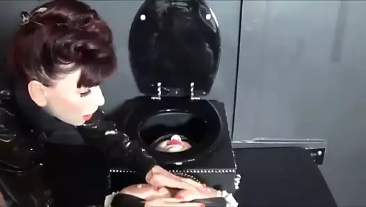 Zindanda sapıkça eğlence