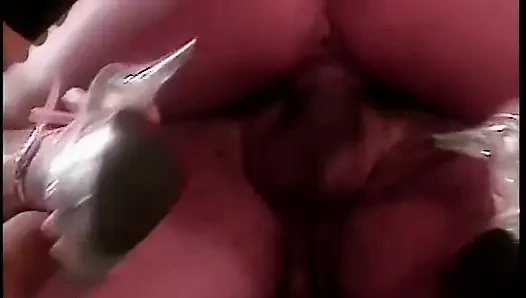 Gözlüklü adam esmer orta yaşlı seksi kadın porno efsanesi Teri Weigel tarafından sikiliyor