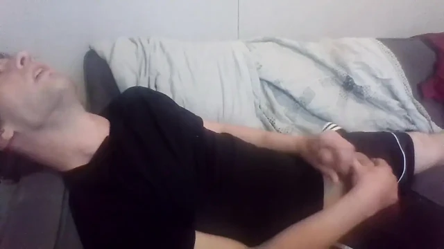Ben lezzetli göt deliğine bakarken amını su basarken beni öp ve yarağını okşa