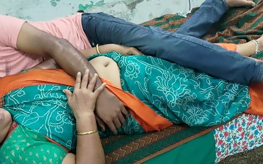 Üvey kız kardeş ve ben yatakta rahatlarken aniden onunla seks yapmak istediğimi düşündüğü için şok oldu.