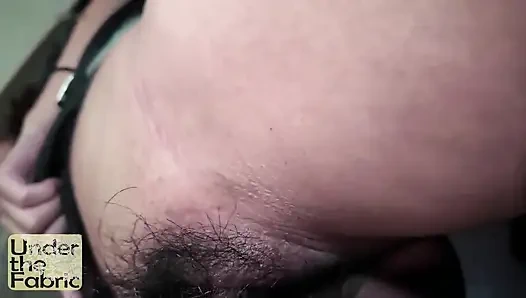 Sessiz grace unleashed: rafine bir araştırma güzeli derin, samimi bir kaosun içine düşüyor