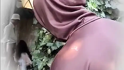 Jessica Rizzo zaman sahnesinde yürüyüş yapıyor 03