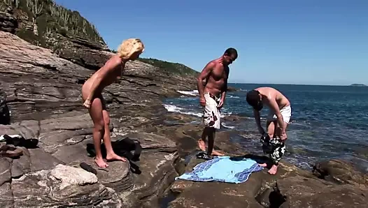 Sıcak vahşi sarışın seviyor için almak büyük sert musluklar içinde ona tatlı