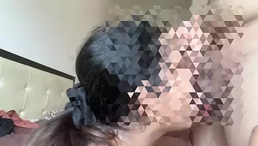 Kocamın arkadaşı beni sert sikiyor