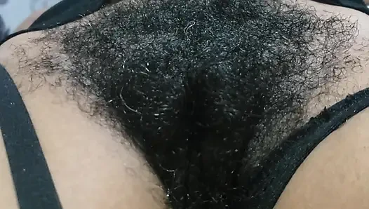 Orta yaşlı seksi kadın seksi paylaşırken orta yaşlı seksi kadın kıllı amcık