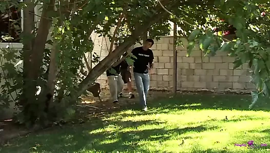 Sahne ışığı Misty Stone'dayken gırtlağına kadar alma ve binme becerilerini gösteriyor