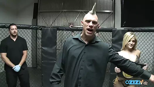 Keni Styles çok ateşli ve azgın sarışın bir sürtüğü sikiyor