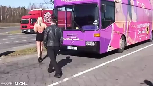 Sert toplu tecavüz sikme için Alman sarışın genç kız 20yo