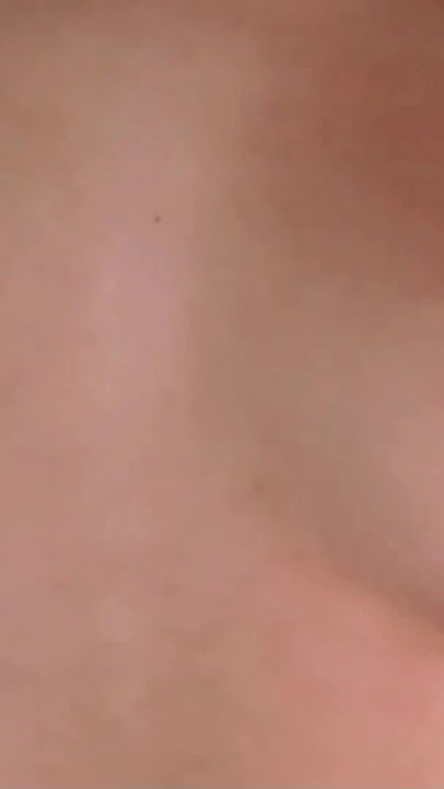 "Utangaç kısa saçlı üniversiteli genç Katie Michaels sahte ajan oyuncu seçmeleri için sikişiyor" dan duygusal an