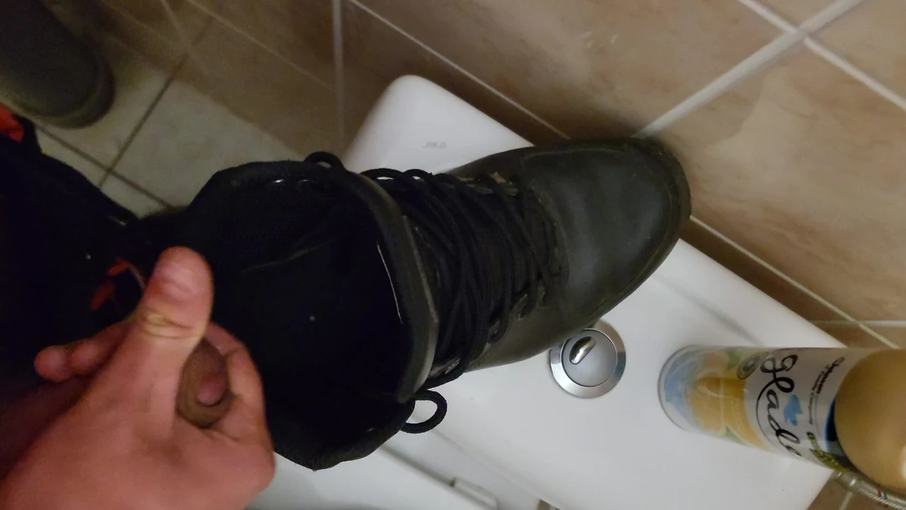 Nike Manoa leatherboots'a boşalma