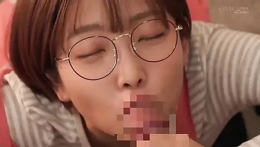 Sevimli kısa saçlı kadın iş arkadaşıyla seks yapıyor, oral seks becerileri gerçekten iyi. Bölüm 2