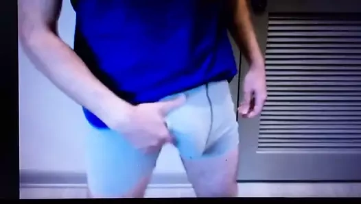 külot içinde asılı züppe büyük şişkinlik ve büyük çük kapalı gösterir