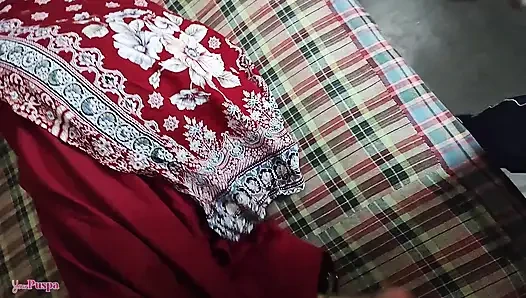 Üvey oğul üvey anneye masaj yapıyor, azgın hissettiğimi söyledi, ona sert sikişmesini istedi, üvey anne seksi üvey oğlunu baştan çıkardı