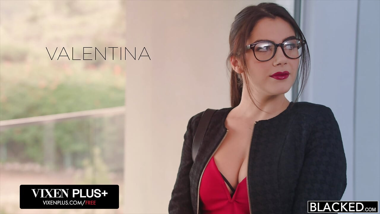 Vixenplus - valentina nappi dünyanın en büyük büyük zenci alıyor