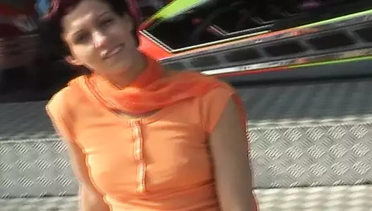 Çarpıcı Alman sürtük dildoing ona deldi beceriksizlik içinde the luna park