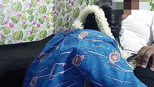 Hintli evli kadın kocasının yakın arkadaşı tarafından sikiliyor