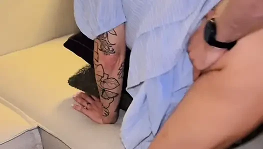 Hızlı bir şekilde emmek ve sikişmek için bir otelde bir hayranla tanıştım