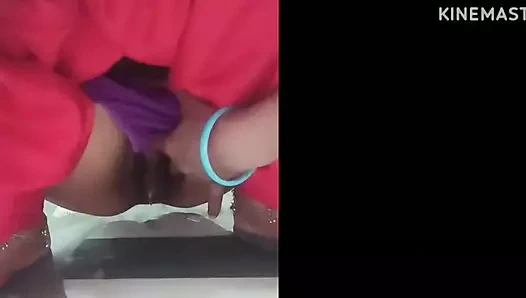 Priya bhabi banyoda çiş video senin priya işiyor