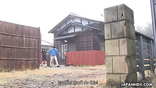 aramada h kardeş ağzına Cumming