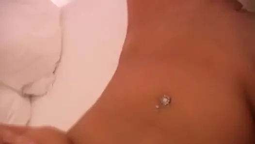 Erotik yalnız tanrıça soyunuyor