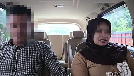 Tesettürlü öğrenci (18+) şeker babasından yeni bir viral cep telefonu almasını istiyor - minokiiko