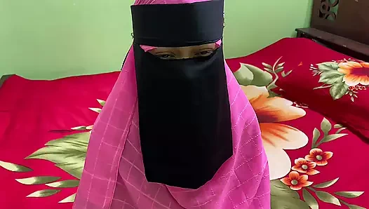 Ev sahibim onunla sikişmemi teklif etti