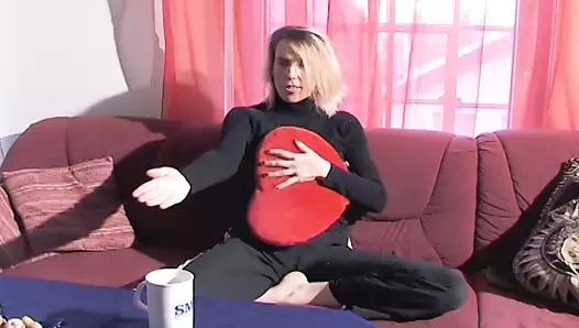 Dik Alman milf seviyor Başlarken dağınık içinde the oturma odası