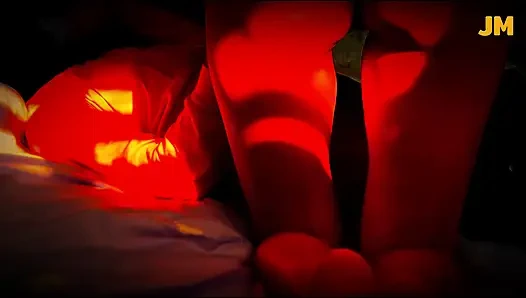 Oun yatak odasında onunla yatmam için beni ara ama geldiğimde benimle sevişmeyi deniyor(01 nis 2026)