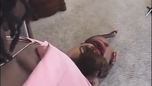 Seksi siyah minyon göt yatak odasında sikişiyor... ağzına boşalma