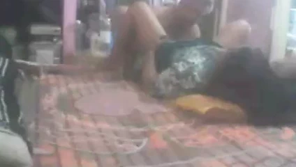 yaşlı adam tıraş kedi