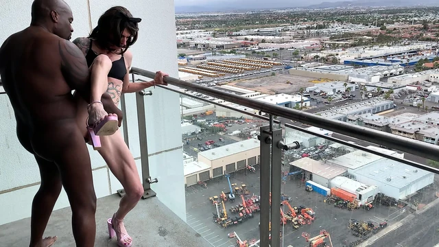 Шпиливаю на балконе W Ria Bently