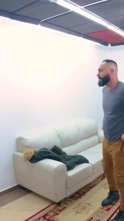 Boynuzlanan Kişi, Gringo Horozu Karısının Kıçını Kırmak Için Geldiğinde Şanslıydı