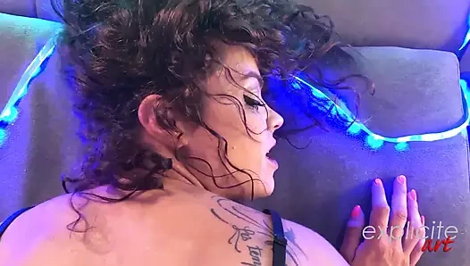 Azgın Fransız orta yaşlı seksi kadınla bakış açısı sakso ve anal seks