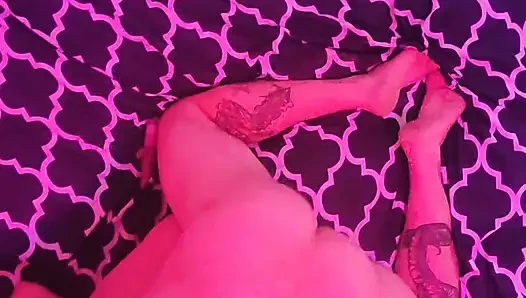 Skycam partiden sonra orta yaşlı seksi kadını rastgele bir adam tarafından sikilirken yakalıyor.